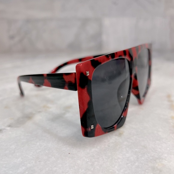 Animal Print Squared Flat Top Diva Oversized Red Black Sunglasses - Picture 4 of 5